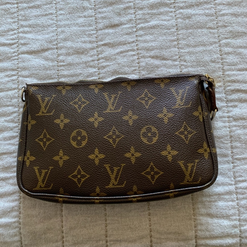 Louis Vuitton pochette accessoires